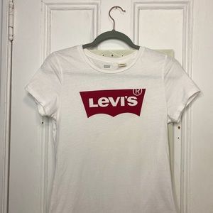 Small white Levi’s t shirt